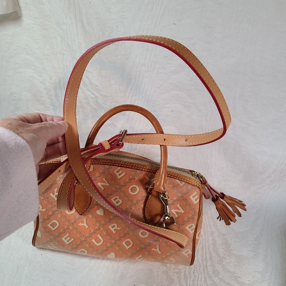 Dooney & Bourke spell out small domed satchel crossbody purse handbag - Picture 6 of 12